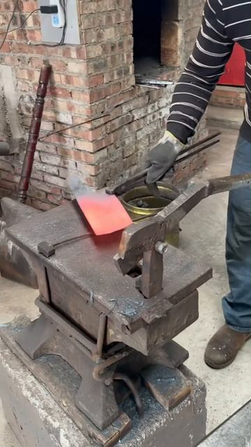 Forging Red-Hot Steel ｜ Crafting Cutting Tools ｜ Blacksmith ASMR So Satisfying