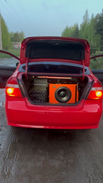 Установка активного сабвуфера Piranha 12A Orange V.2 в Chevrolet AVEO T250
