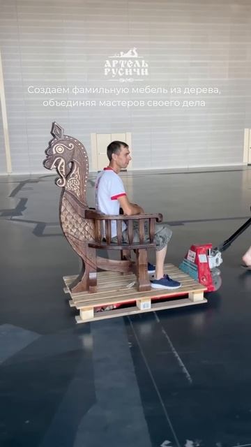 По району едут, катят...