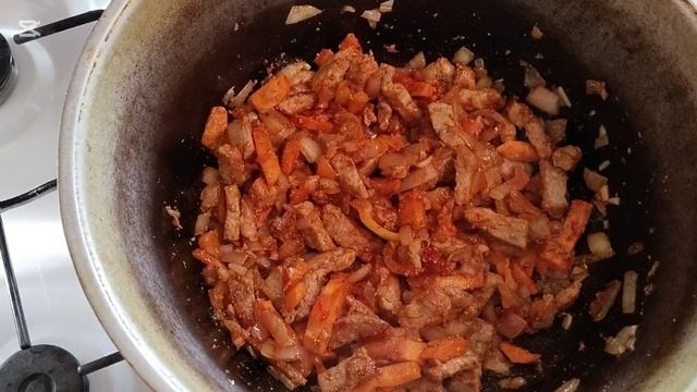 Вкусный ужин . Тушёный картофель с мясом .