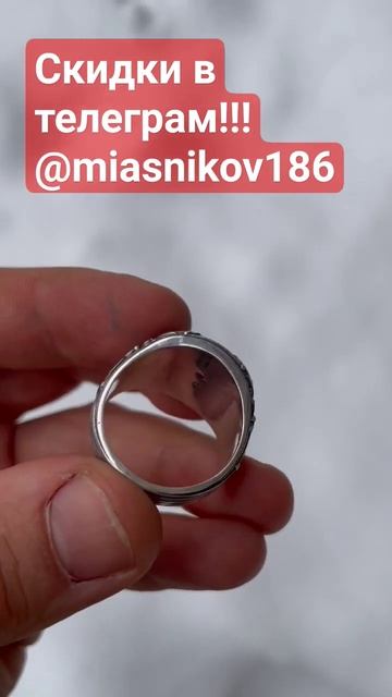 Кольцо королевская лилия с гранатом, серебро 925 пробы