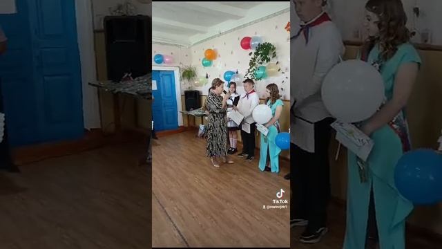 Поздравление выпускникам