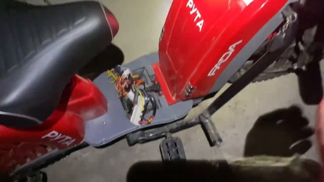 Чому електро скутер Рута сам газує.І як це виправити с?