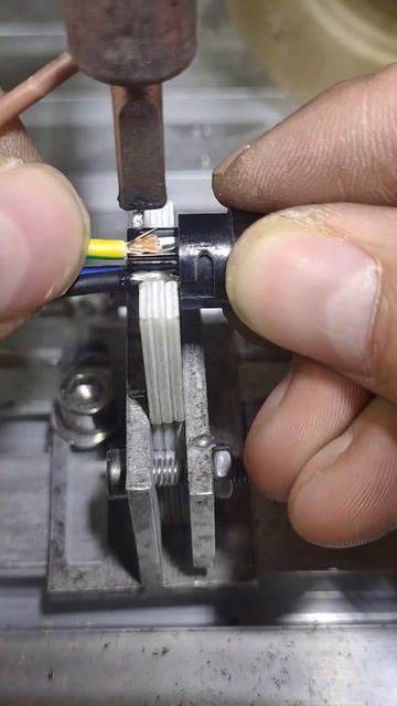 Flawless Soldering of Electronic Components with Auto Feed & Laser Precision!