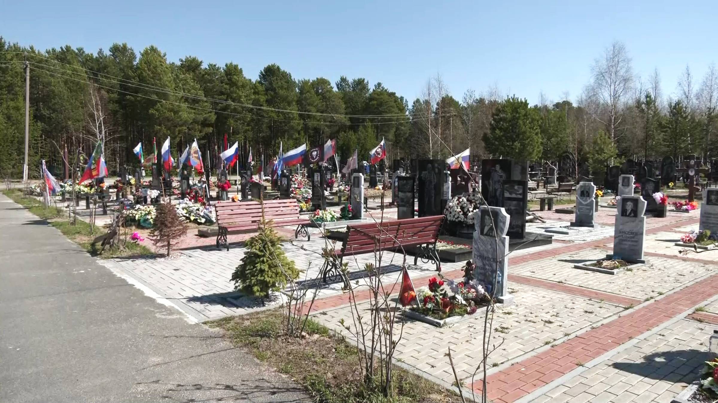 В Сургуте благоустраивают территорию городского кладбища