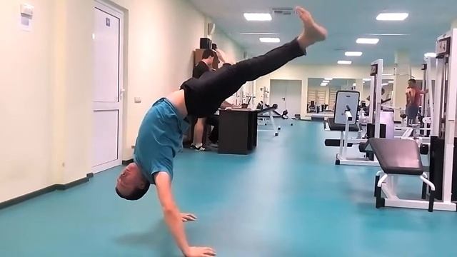 Бэк-фриз