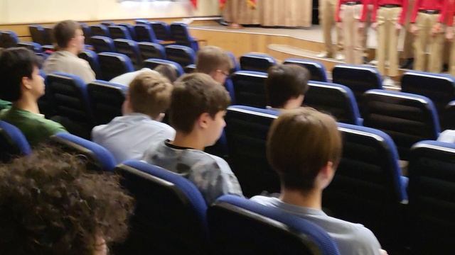 Юнармейцы исполняют фрагмент песни "Тишина"