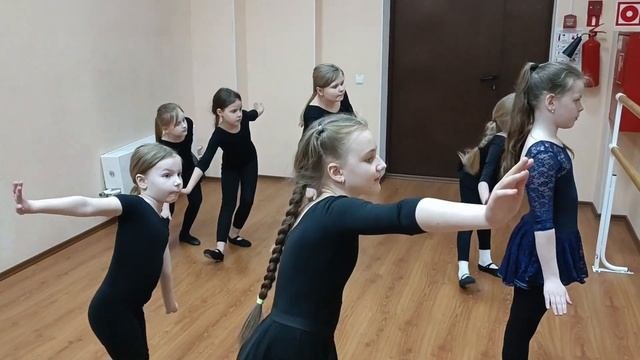 Подготовка к концерту. Танец 