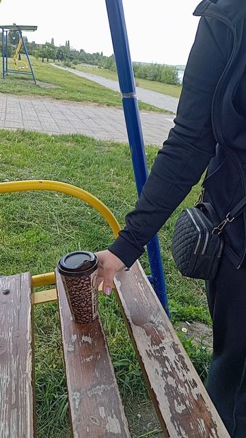 Пришла подруга на набережную