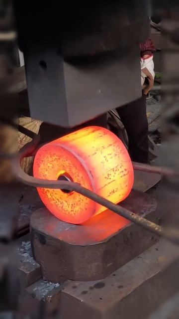 Mesmerizing Hot Steel Forging - From Long Steel Rod to Compact Glowing Block ｜ So Satisfying