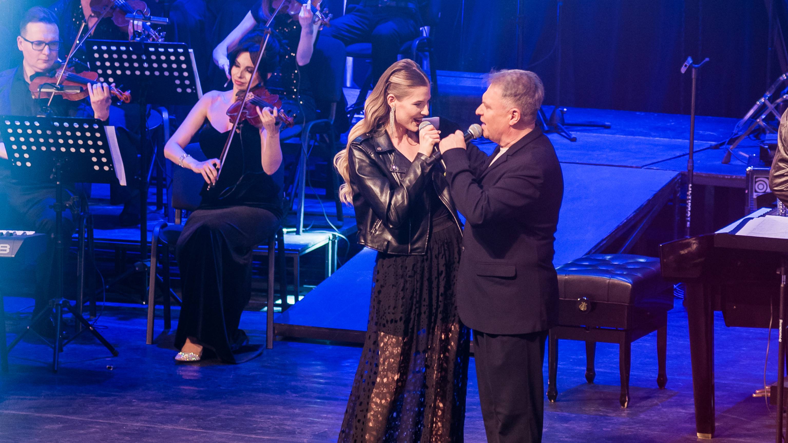 «Где-то за тучами» Александр Добронравов и Алина Горецкая (муз. А.Добронравов; сл. С.Каргашин)