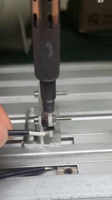 Flawless Soldering of Electronic Components with Auto-Feed and Laser Precision - So Satisfying!