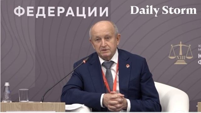 Сотням тысяч россиян могут закрыть доступ к «Госуслугам» и запретить летать бизнес-классом