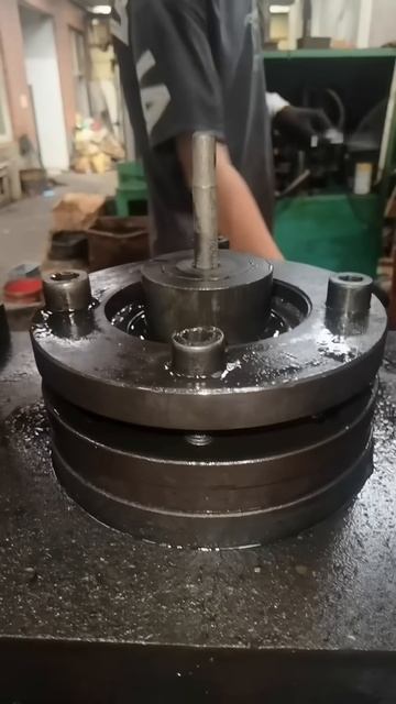 Creating Gear Shafts with Hydraulic Press – So Satisfying & So Quick