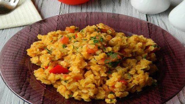Красная чечевица с овощами
