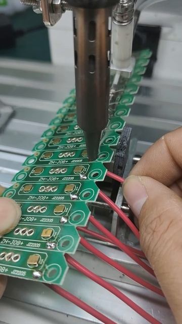 Laser-Guided Automated Soldering： Achieving Flawless Solder Joints on Electronic Components