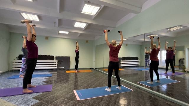 Тренировка 21.05.2025, утяжелители (гантели) 0.5 или 0.75 в руки