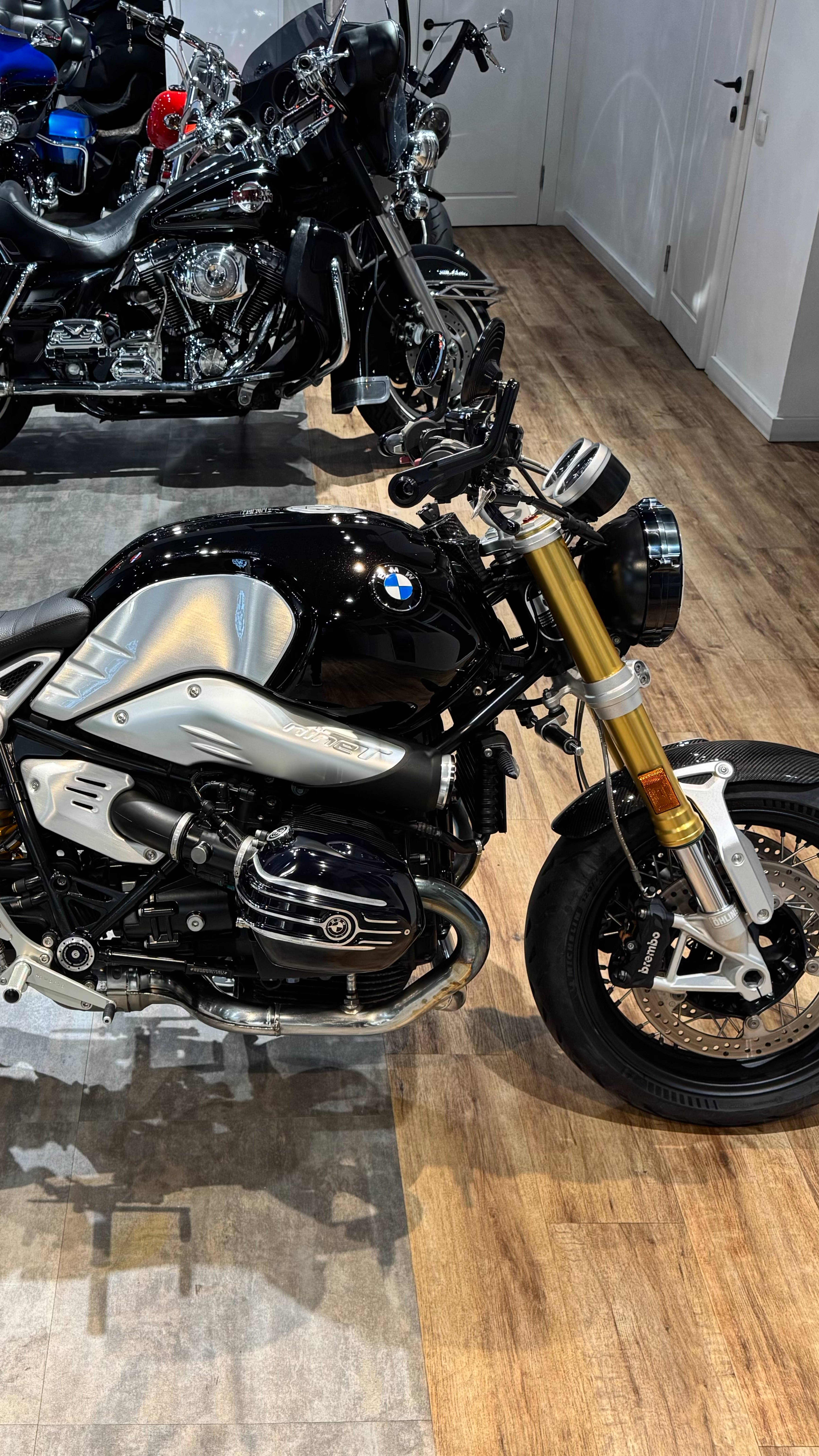 2018 BMW R9T Carbon OHLINS