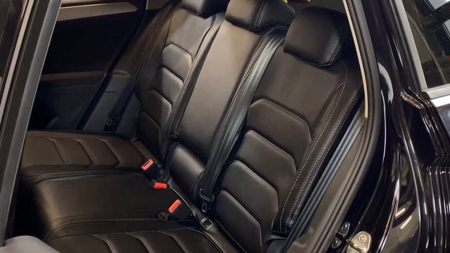 Volkswagen Tiguan 2.  Авточехлы + перетяжка переднего подлокотника