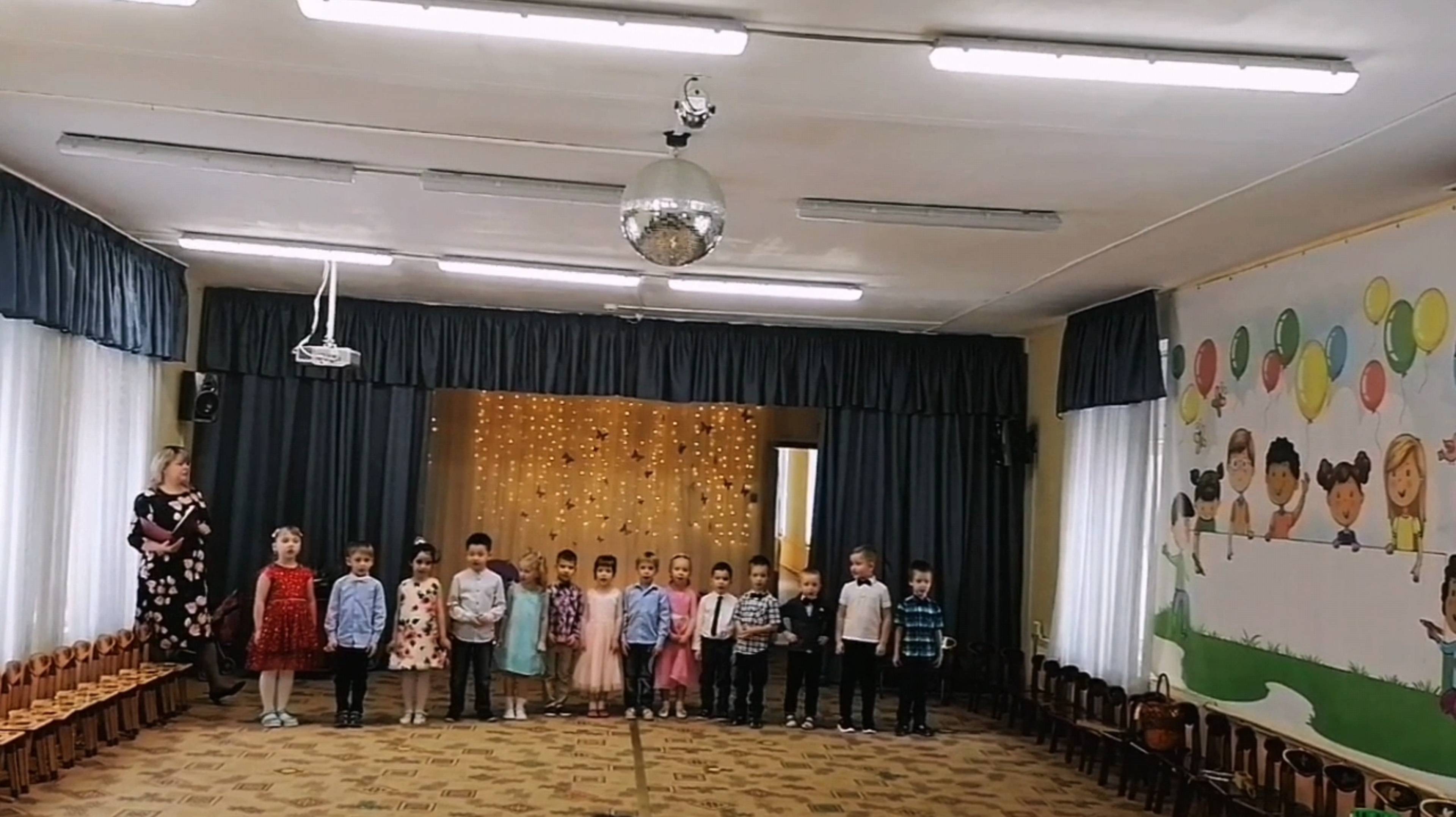 ПЕСЕНКА ДЛЯ МАМ. Выступление в детском саду