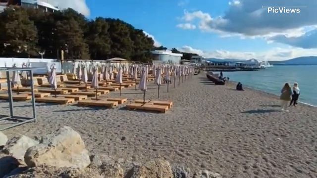 Геленджик Центральный пляж сегодня 21 мая 2025. Какая обстановка на пляже, ищем мазут на море