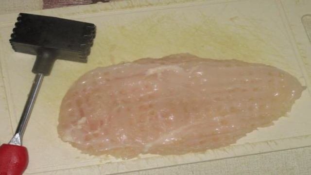 Отбивная из куриной грудки с аджикой