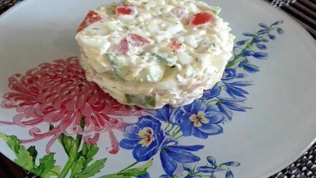 Салат из авокадо с помидорами и сыром