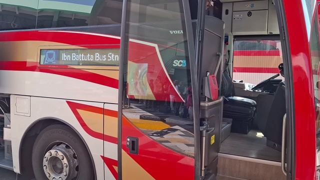 Дикая очередь на автобус E 101 из Абу Даби в Дубай