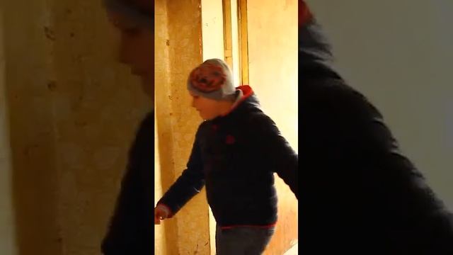 ПРОНИК В ДОМ РЫБАКА МАНЬЯКА! #schoolboy #скулбой #скулбойранавей