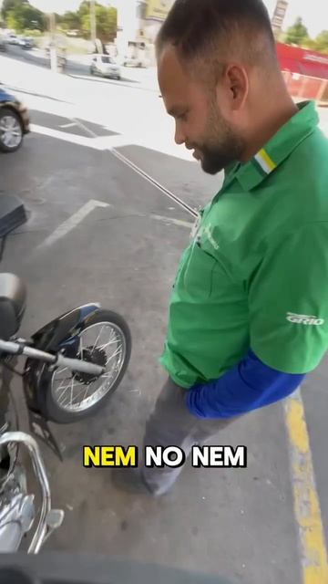 Не скучный мотоциклист 😄😄😄