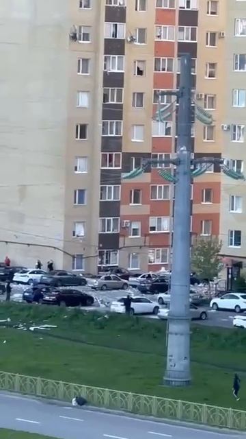 Сегодня утром в Ставрополе произошел мощный взрыв. Под завалами оказались несколько десятков автомоб