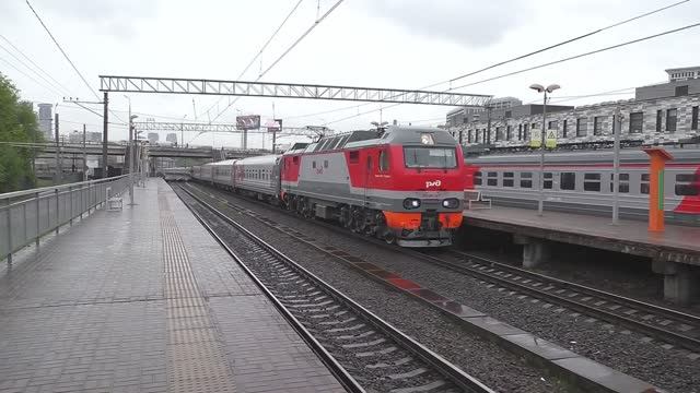 Электровоз ЭП2К-327 (ТЧЭ-6) со скорым поездом №047Й Москва - Балаково.