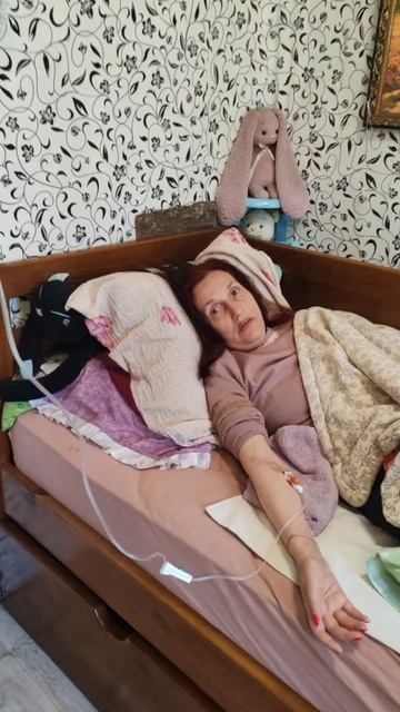 А мы будем готовить оливье ! Катя продолжает капаться 🥰