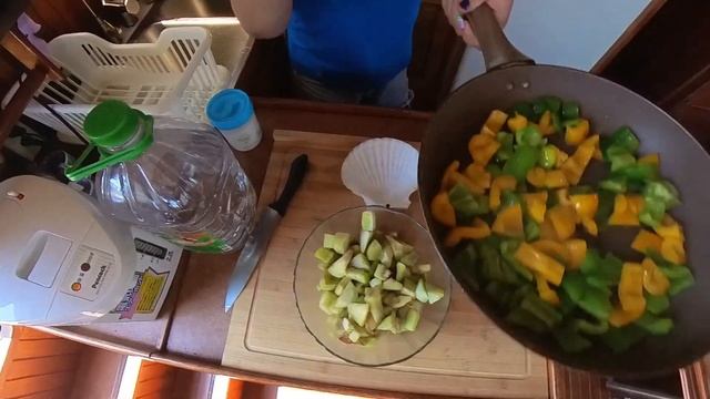 Готовим на катере. Баклажаны с перцем по Китайски. Вку?