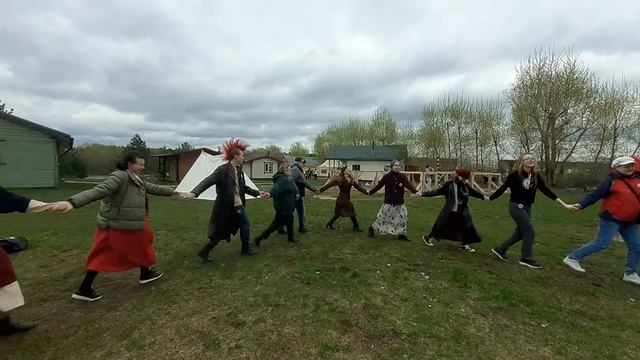 Танцевали всем двором . #танцы #конвентконвент