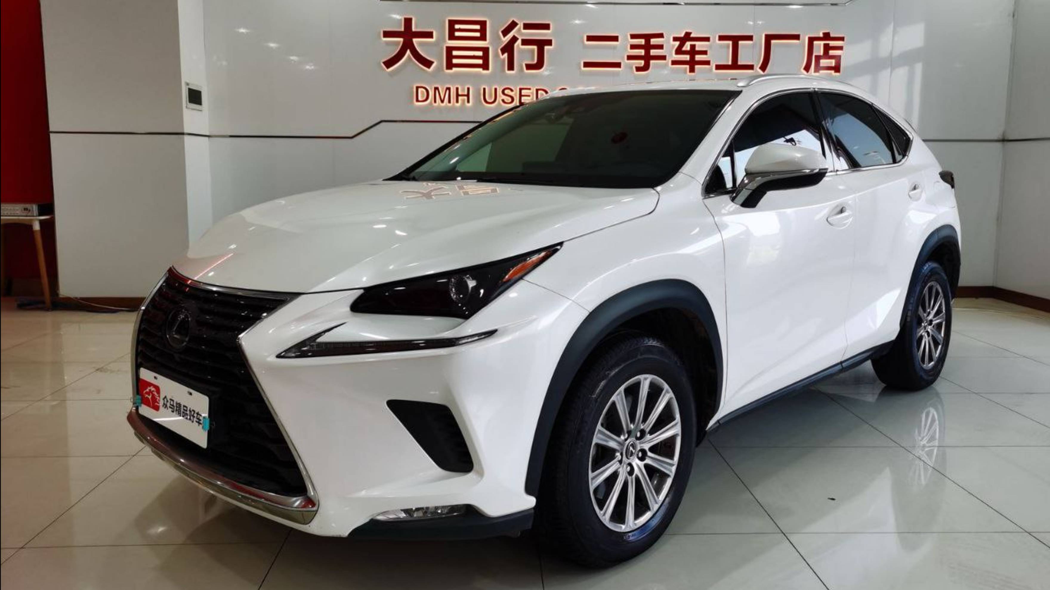 Сравнение китайских авто Lexus NX200 и Volvo XC60