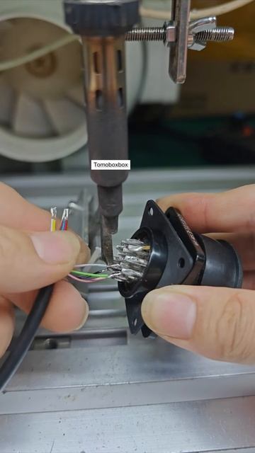 Flawless Welding of Common Electronic Components with Laser-Guided Precision!