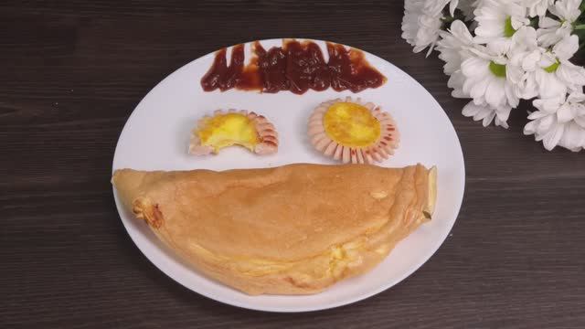 Простой и вкусный рецепт! Только сосиски и яйца! Вы будете в восторге!