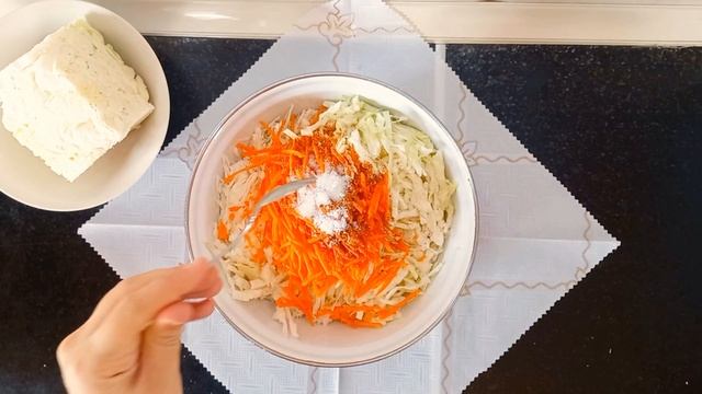 Салат из капусты и моркови.