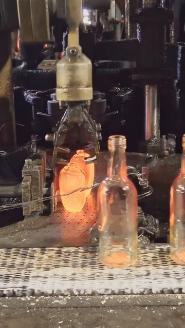 Molten Glass： Crafting Beautiful Glass Bottles ｜ So Satisfying!