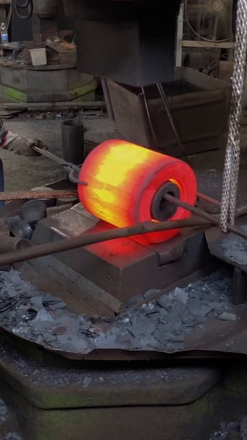 Final Forging： Perfecting the Red-Hot Steel Cylinder with Precision (Part 3)