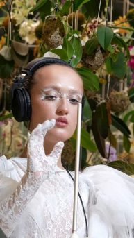 VDXA music in Futurione
Лайв-перформанс Vogue Diary, вдохновленный весенним утром и пением птиц