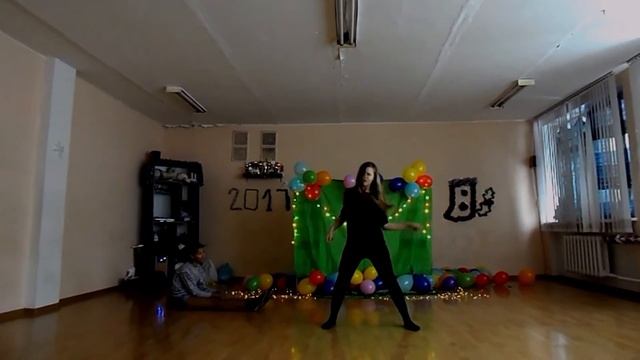 Алиса и Настя  - хип хоп (новый год 2016)