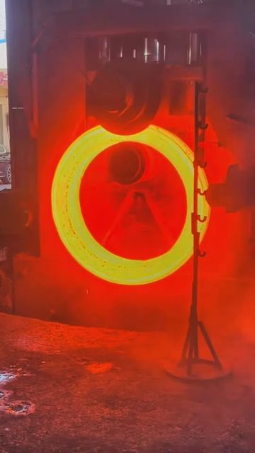Expanding Holes in Red-Hot Steel： Forging Process ｜ So Satisfying!