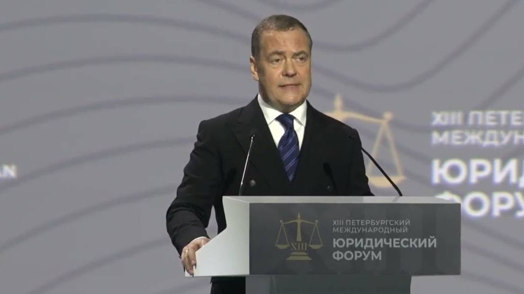 "Ближе, чем когда-либо": Медведев ПРЕДУПРЕДИЛ о беспрецедентной близости глобальной катастрофы
