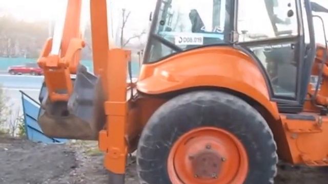 Экскаватор-погрузчик Hitachi FB200 2