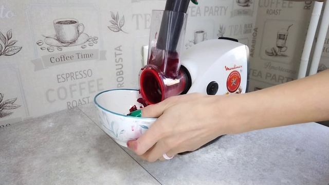 Варёная свёкла на мясорубке мулинекс