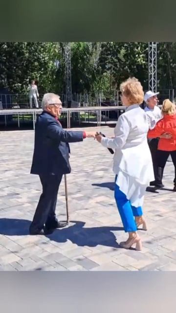Почему люблю концерты на открытых площадках? Можно подключить зрителей к концерту .mp4