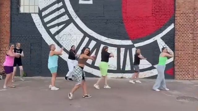 Диско Танцы.Просто. Дарите женщинам цветы