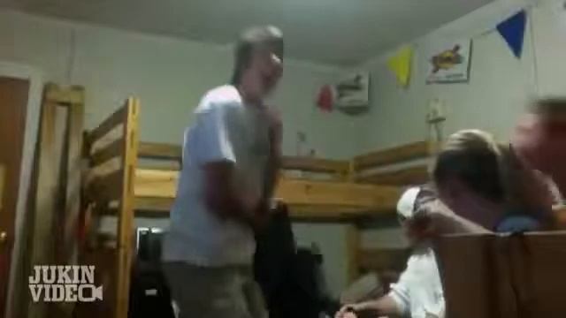 Прикол с кроватью!!! Смешное видео, шутка друзей!!!
